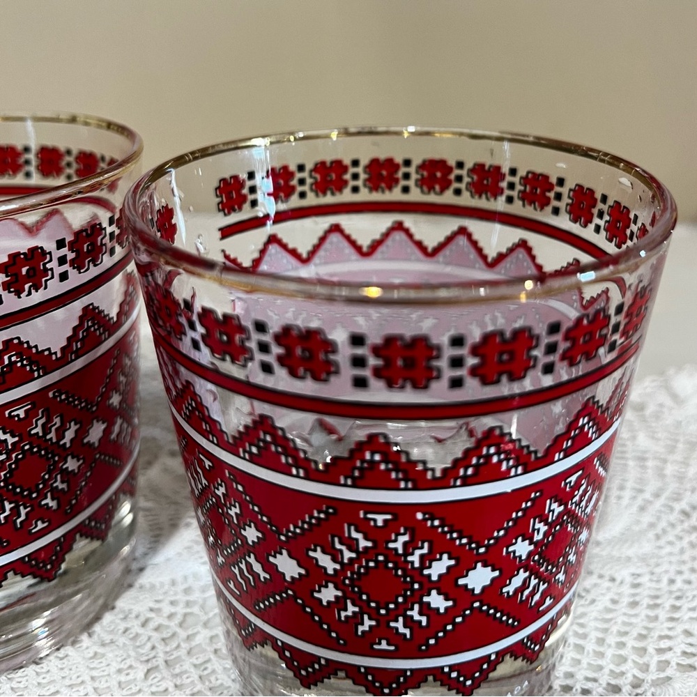 Vintage Ukrainian Patterned 7 oz highball glasses in great condition